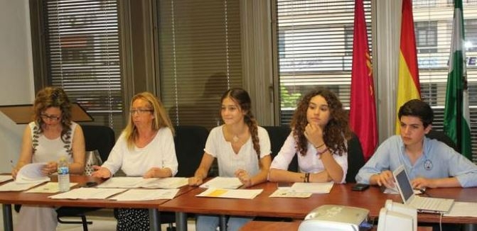 Los más jóvenes participan en la Junta Municipal de Los Remedios (Sevilla)
