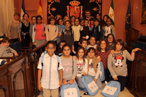 Los nuevos miembros del Consejo de la Infancia de Alcalá de Guadaíra (Sevilla) se presentan a su alcalde