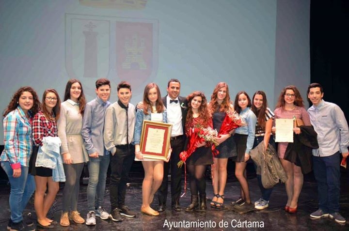 Homenaje al grupo de ‘Corresponsales Juveniles’ en la Gala por el Día de Andalucía de Cártama (Málaga)