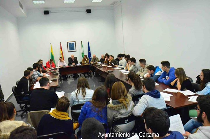 Alumnos del IES ‘Valle del Azahar’ celebran un pleno en el Ayuntamiento de Cártama (Málaga)