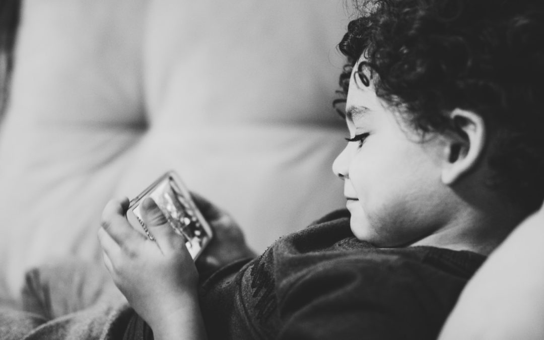 Se dispara el uso de pantallas en niños y niñas durante el confinamiento