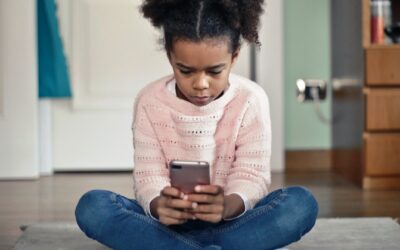 Frente al dilema de las pantallas en la infancia: regular y acompañar