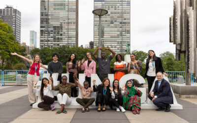 Doce chicos y chicas en la Asamblea General de Naciones Unidas